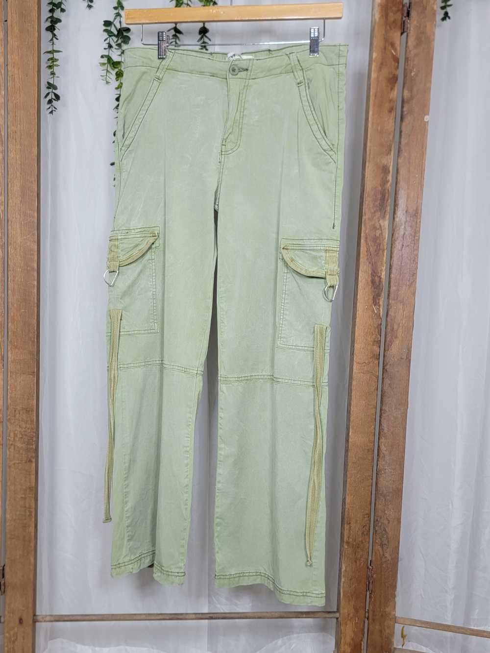 LOVE VEGAN Sage Green Wide Leg Cargo Pants Size 11/31 | Utility Boho Traveler - Picture 4 of 6